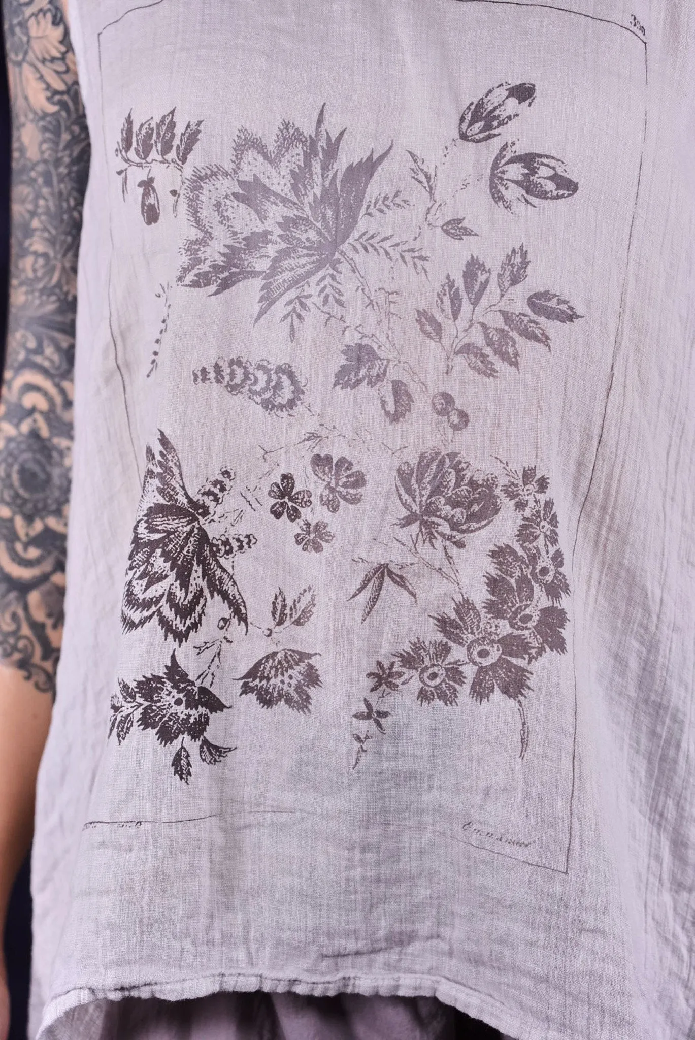 1196 Linen Tank Botanical Imprint Pearl Smoke-P