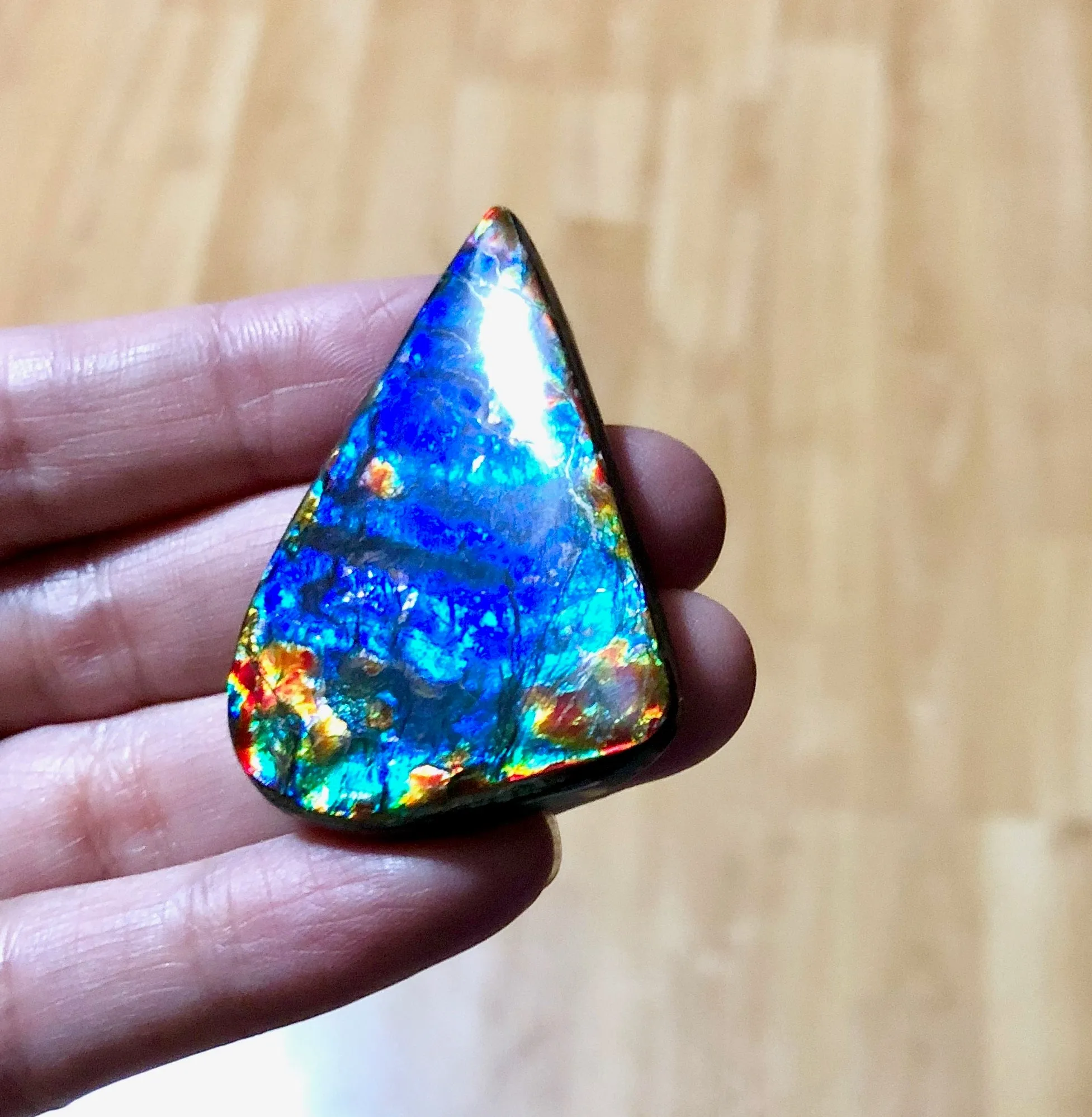 46 x23x5㎜  Natural  Free Form . FFNT 136 Ammolite  BEAUTY ナチュラル　ルース　アンモライト フリーフォーム