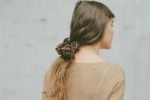 CARNATION SCRUNCHIE, CACAO
