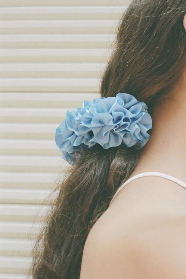 CARNATION SCRUNCHIE, PORCELAIN BLUE