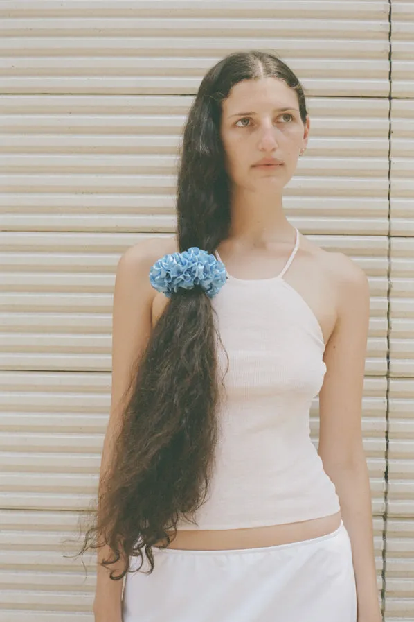 CARNATION SCRUNCHIE, PORCELAIN BLUE