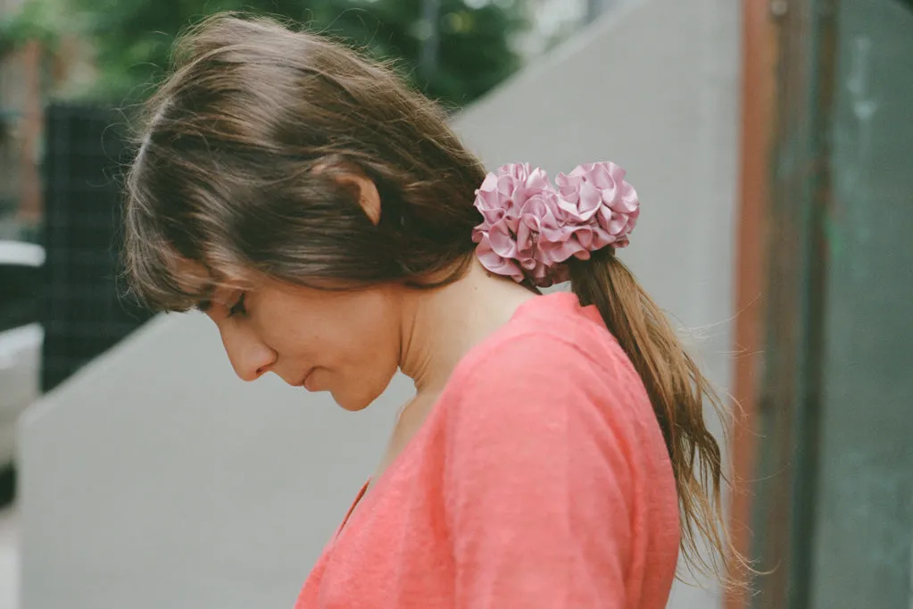 CARNATION SCRUNCHIE, ROSE