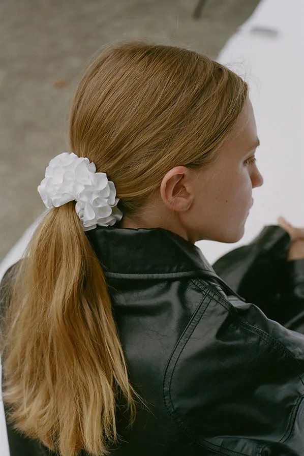 CARNATION SCRUNCHIE, WHITE
