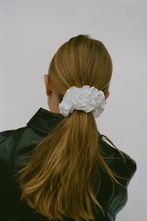 CARNATION SCRUNCHIE, WHITE