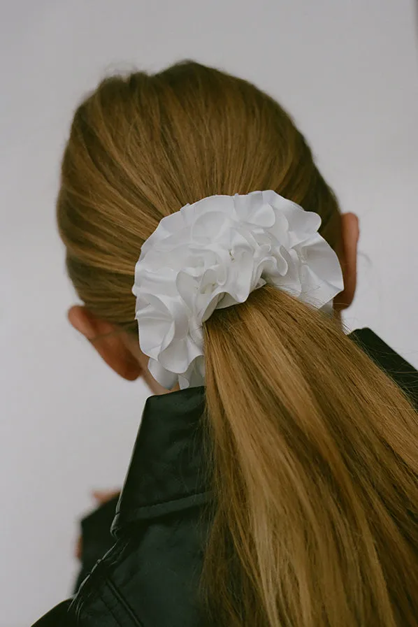 CARNATION SCRUNCHIE, WHITE