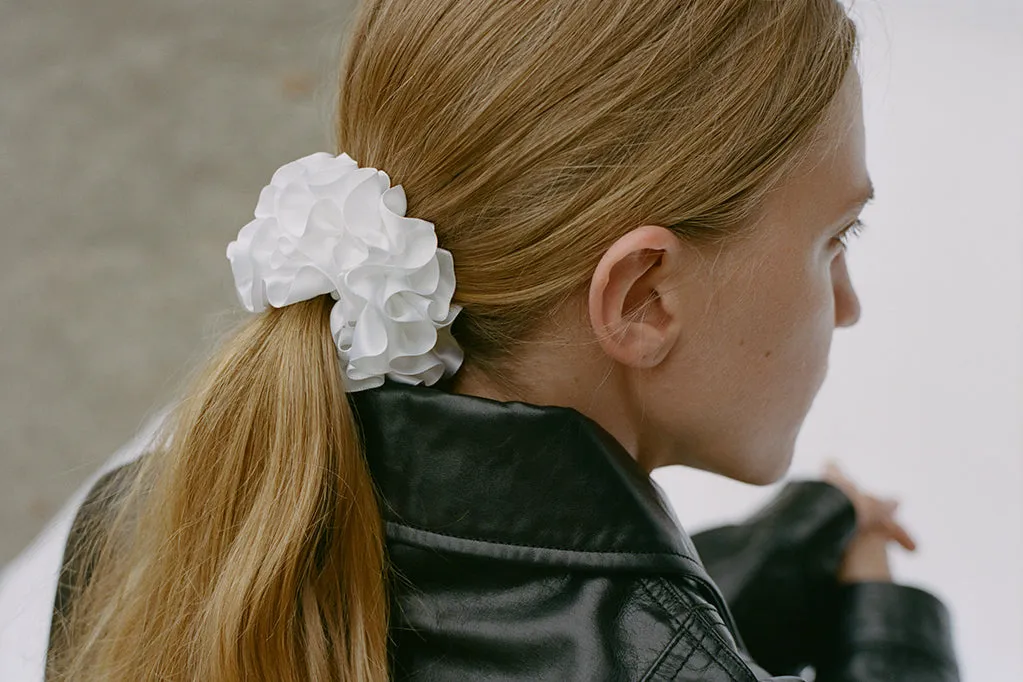 CARNATION SCRUNCHIE, WHITE