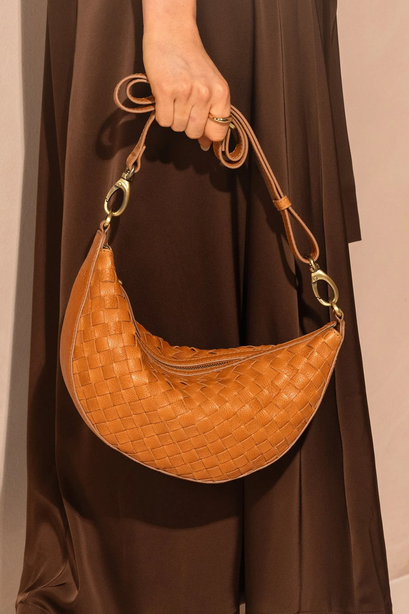 LEO BAG - WILD OAK WOVEN SOFT GRAIN LEATHER