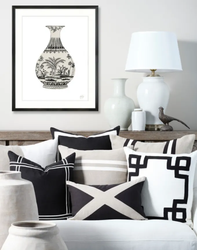 Linen key black cushion (30 x 50)