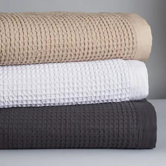 Logan & Mason WAFFLE LINEN BLANKET