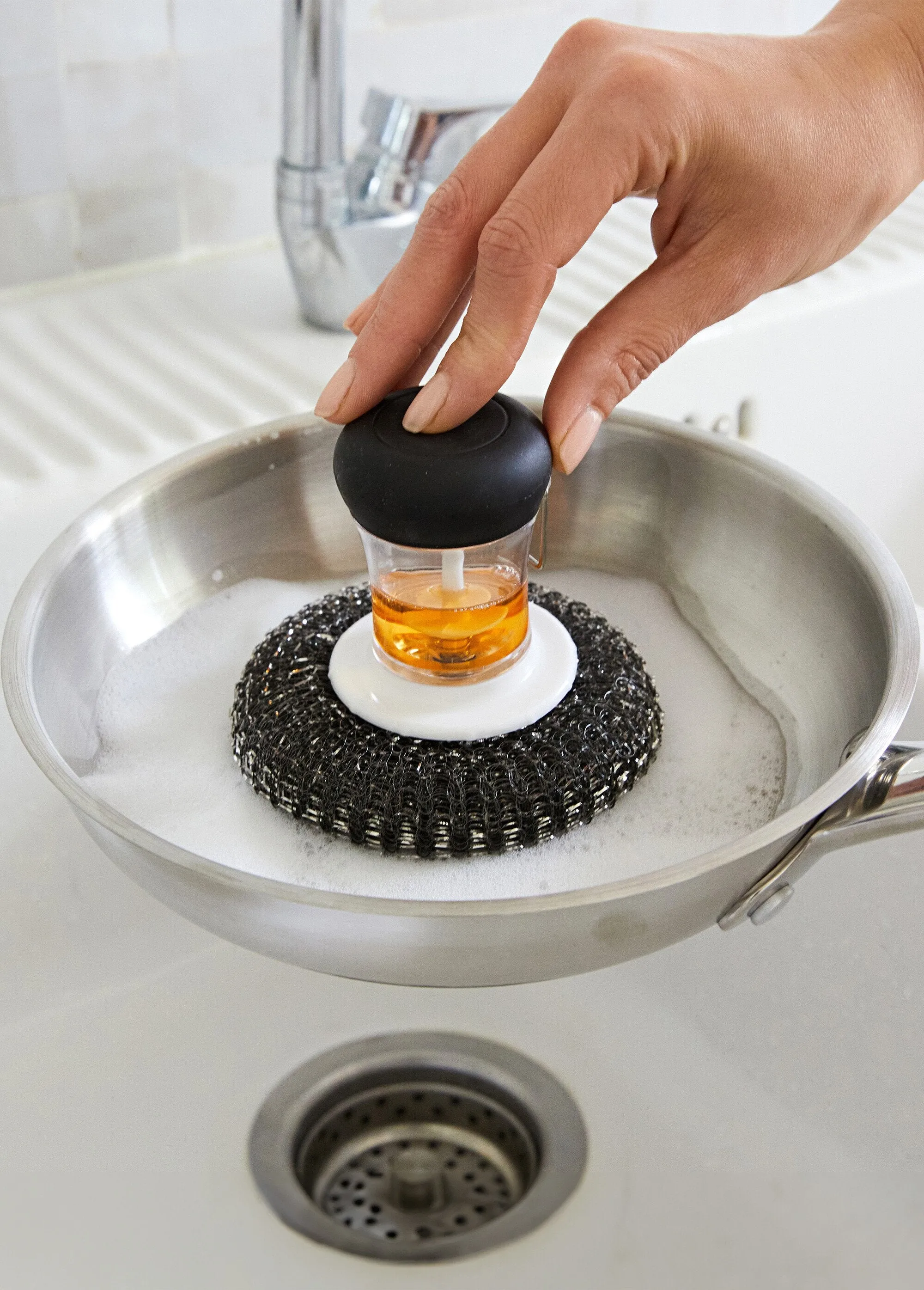 Metal sponge with handle