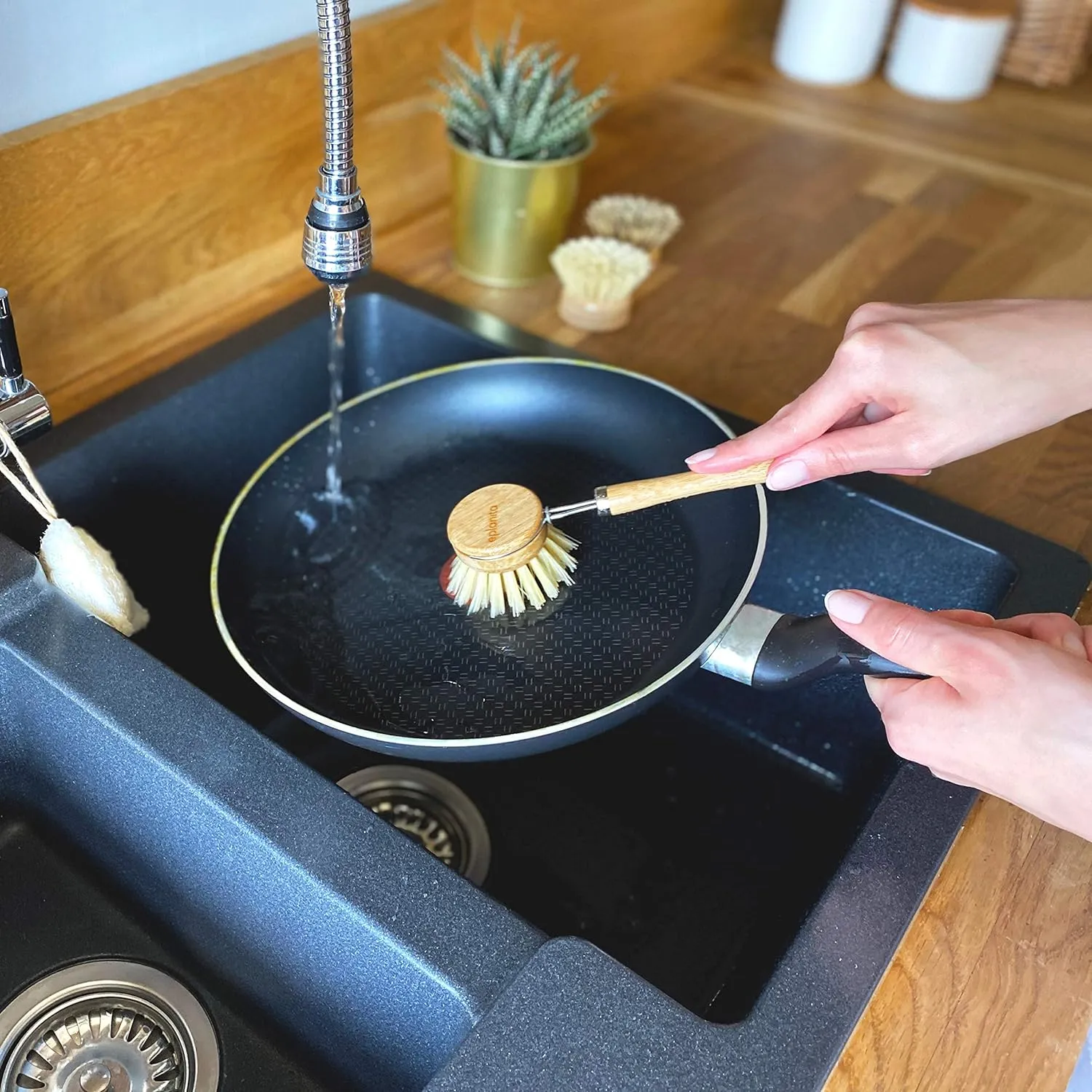 Natural Dish Brush, 3 Replacement Heads, Kitchen Eco Bamboo Scrubber Brushes, Extra Plant Sponge, Plastic Free Washing Up, Zero Waste Cleaning