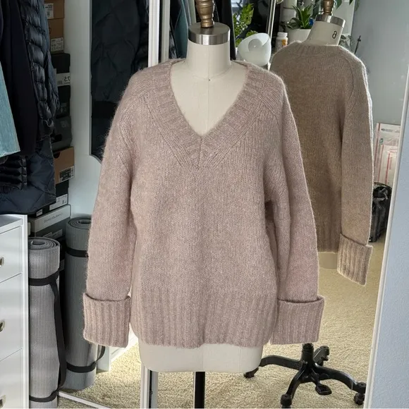 NWT Banana Republic Fluffy Relaxed Stone Sweater Size: S