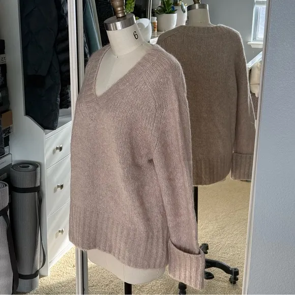 NWT Banana Republic Fluffy Relaxed Stone Sweater Size: S