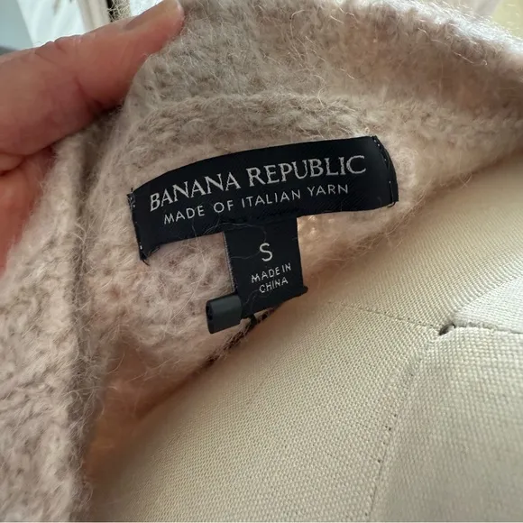 NWT Banana Republic Fluffy Relaxed Stone Sweater Size: S