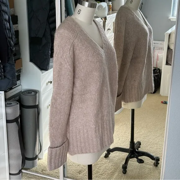 NWT Banana Republic Fluffy Relaxed Stone Sweater Size: S
