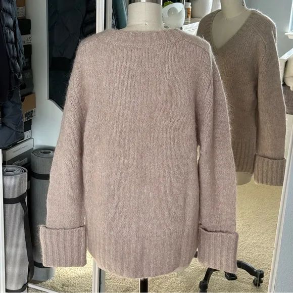 NWT Banana Republic Fluffy Relaxed Stone Sweater Size: S