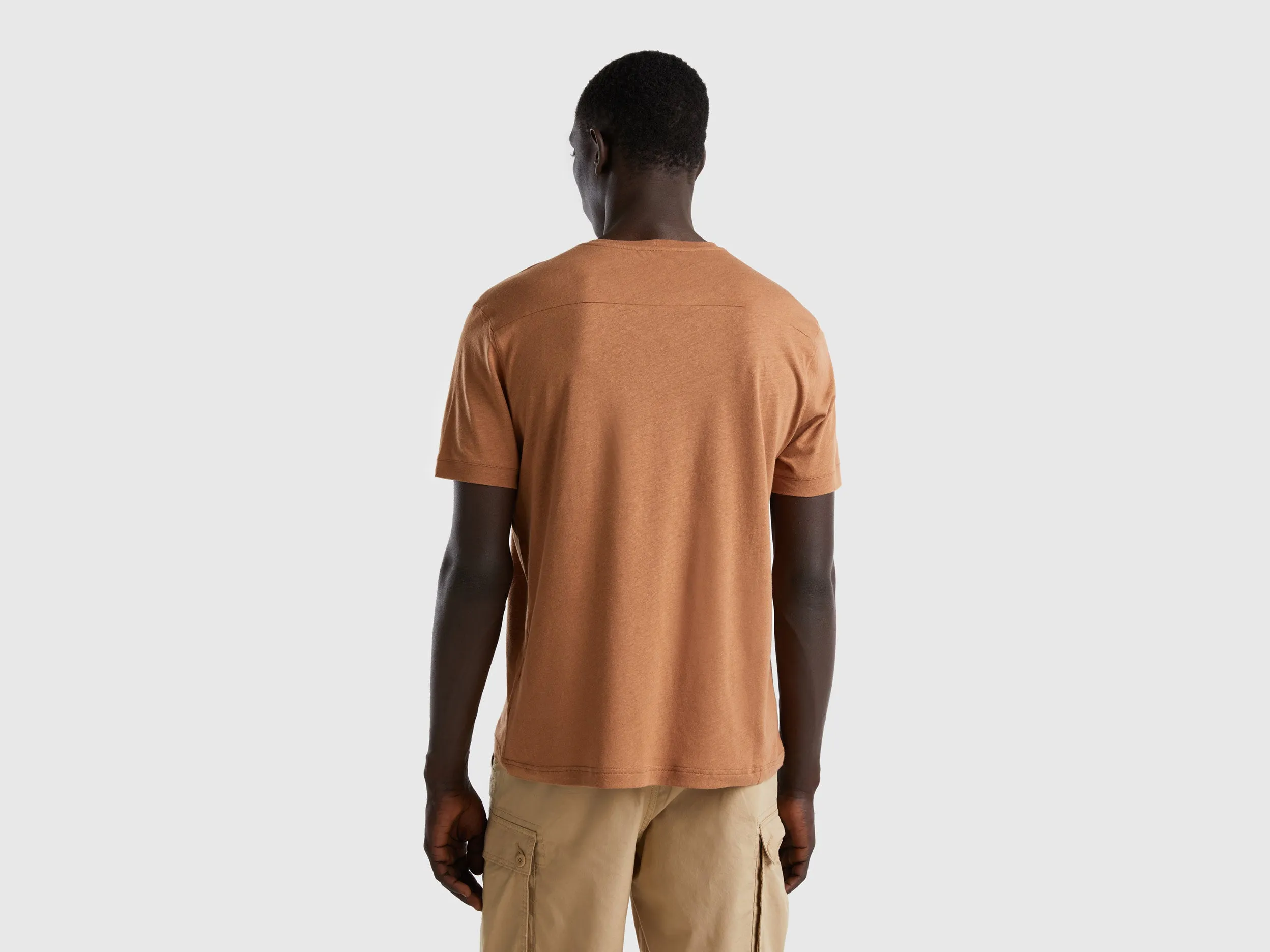 T-SHIRT IN LINEN BLEND WITH POCKET