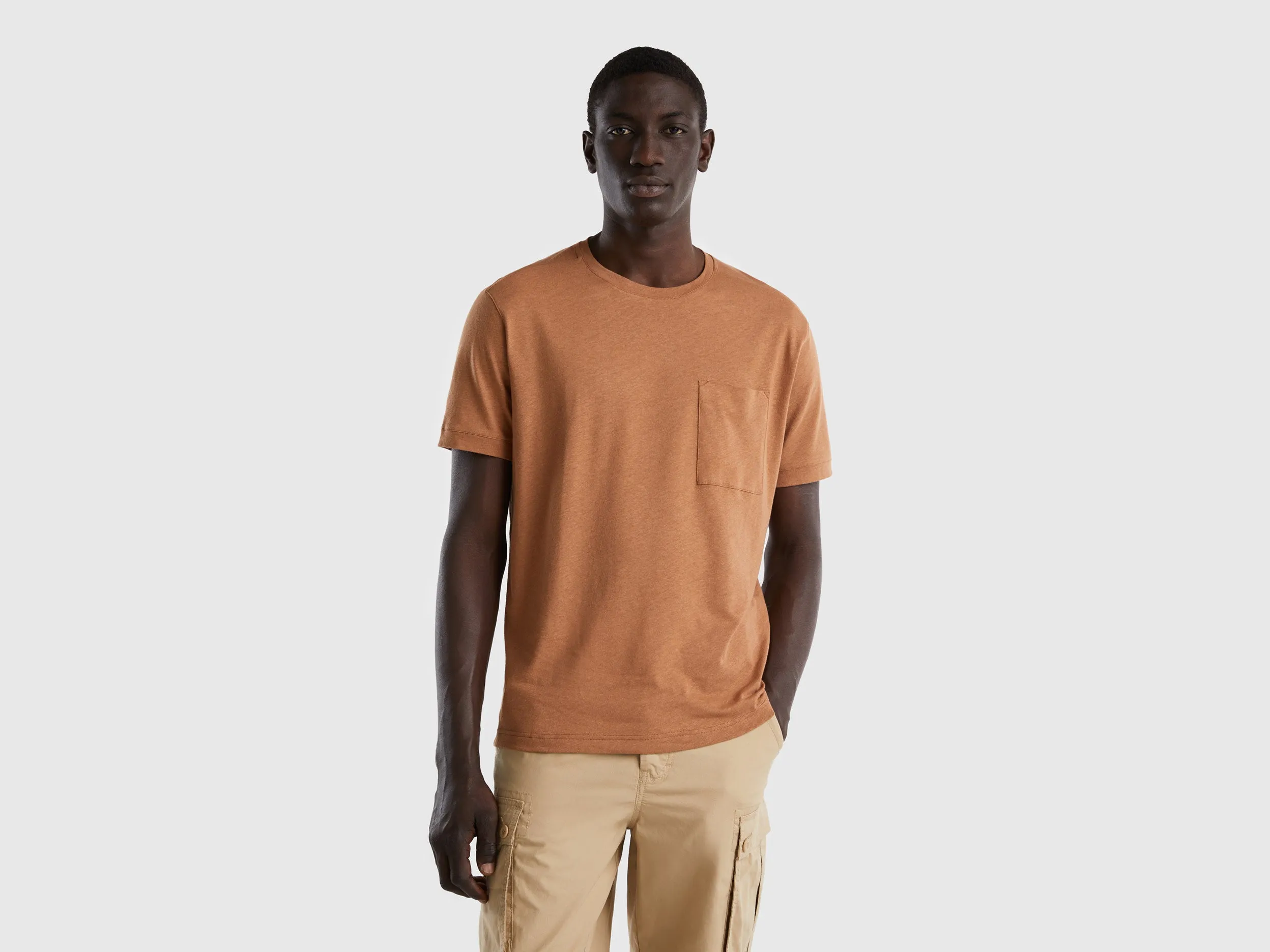 T-SHIRT IN LINEN BLEND WITH POCKET