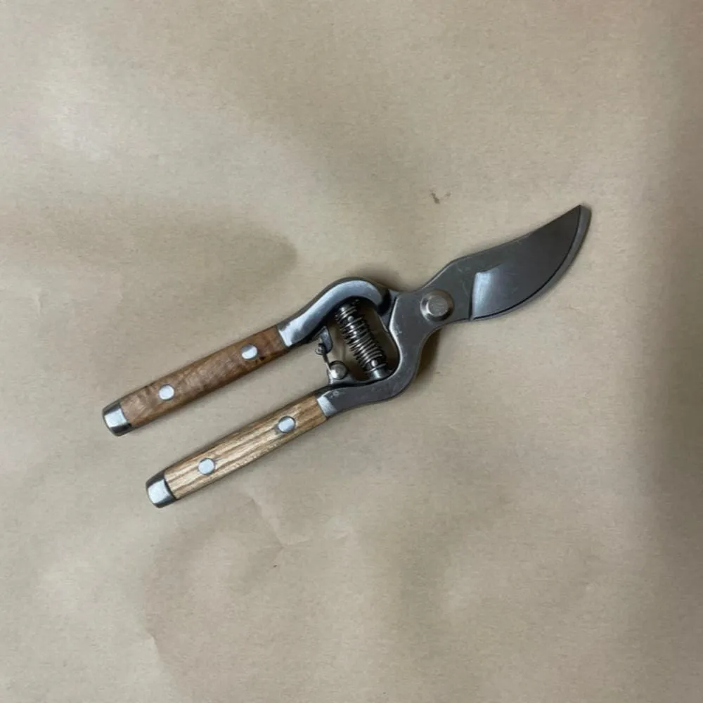 Traditional Garden Secateur with Stainless Steel Blades and Wood Handles