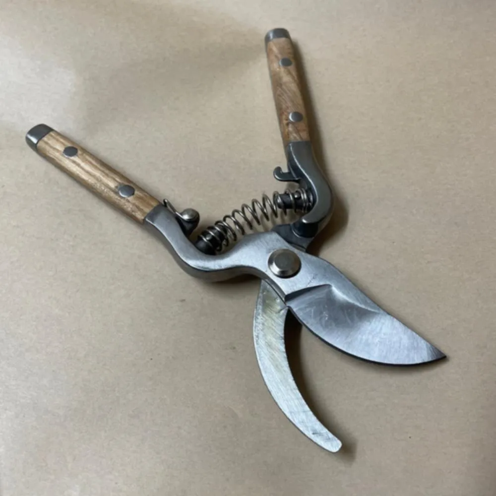 Traditional Garden Secateur with Stainless Steel Blades and Wood Handles