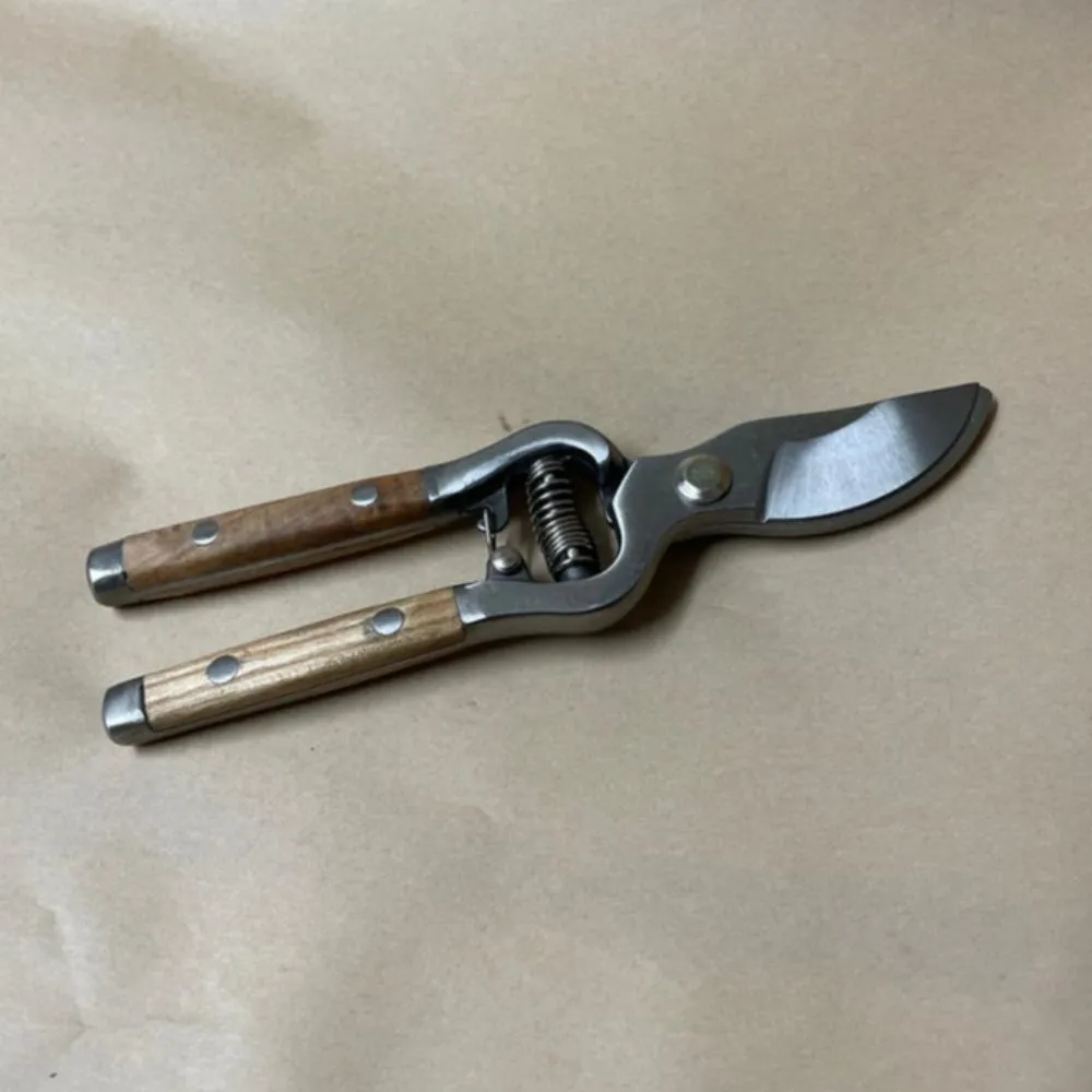 Traditional Garden Secateur with Stainless Steel Blades and Wood Handles